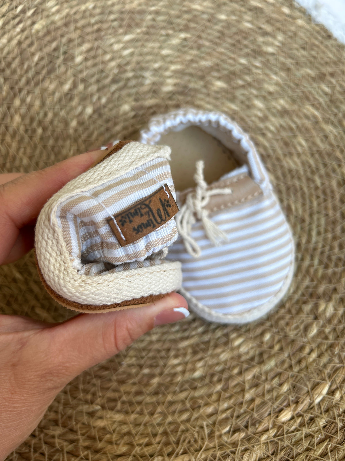 Alpargata raya beige con cordón