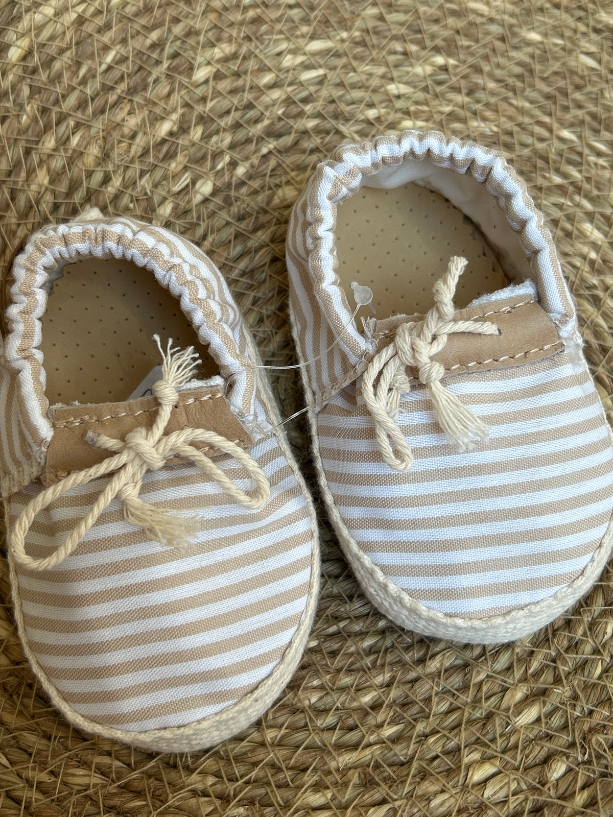 Alpargata raya beige con cordón