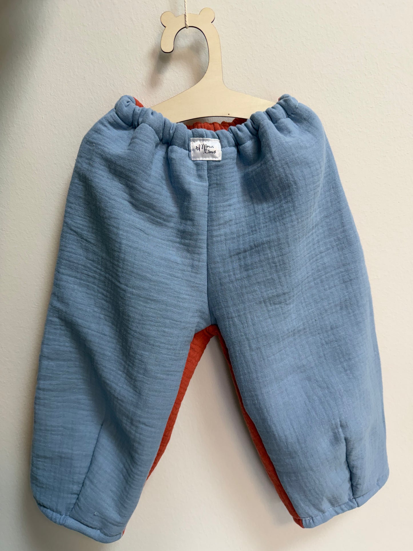 pantalon oversize azul-naranja