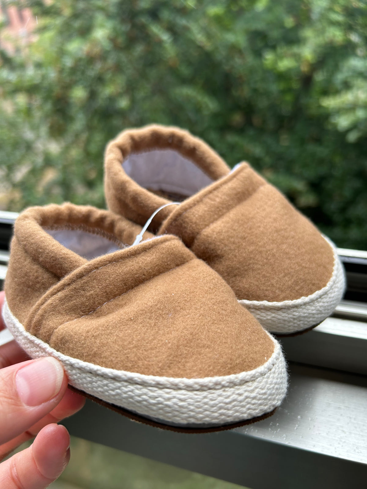 Alpargatas en paño camel bebé